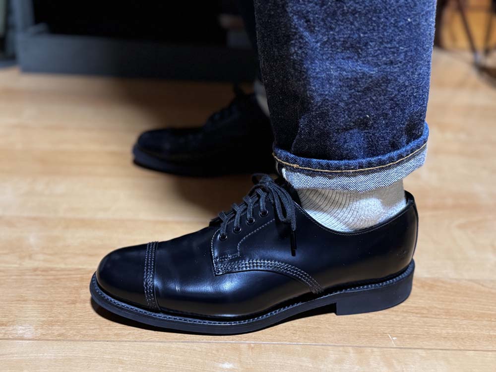 サンダース ミリタリーダービーに足を入れた横からの写真