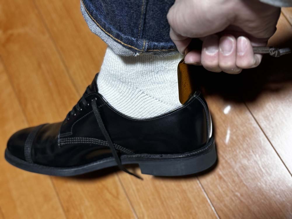 サンダース ミリタリーダービーに足を入れたところの写真