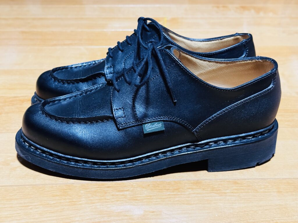 現行シャンボードの横顔。ボリュームのある甲のライン