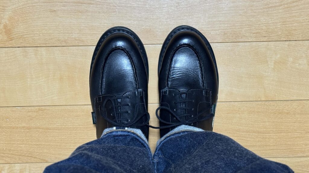 現行シャンボードのアッパー。リスレザーの艶