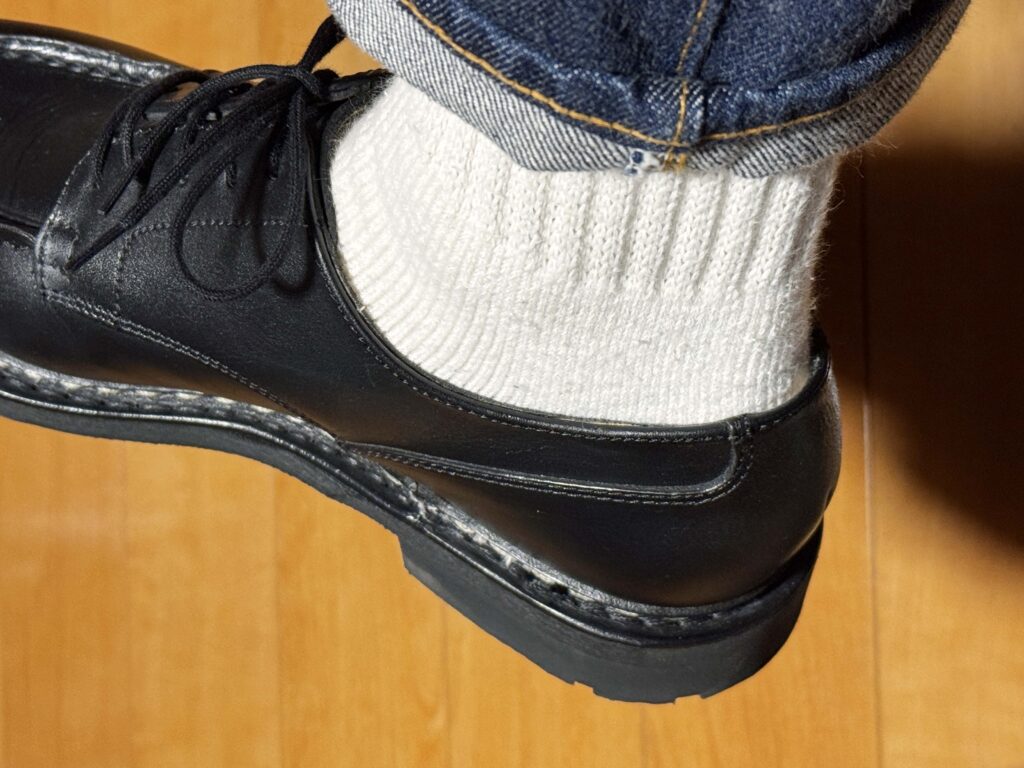 履き込み後のシャンボードを斜め上から。足首を包み込むようにフィットしている