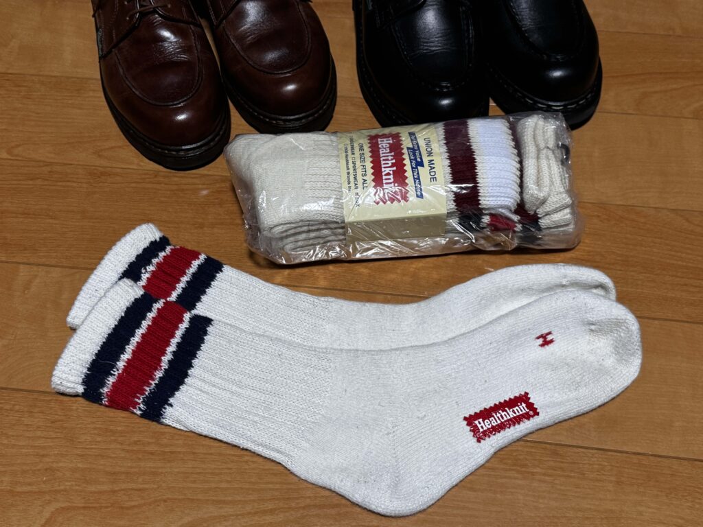 ヘルスニットを実際にシャンボードで履いた実物。つま先は、革の色移りがあるが、洗濯後すると、さほど目立たない