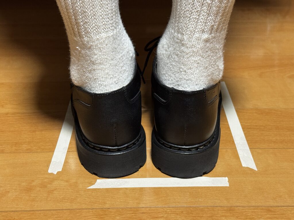 シャンボードの踵部分。紐を締めた状態で踵のホールドを確認