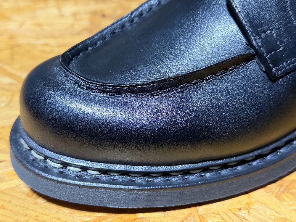 パラブーツ シャンボード 現行とデカタグの革質比較（同照明）：現行」