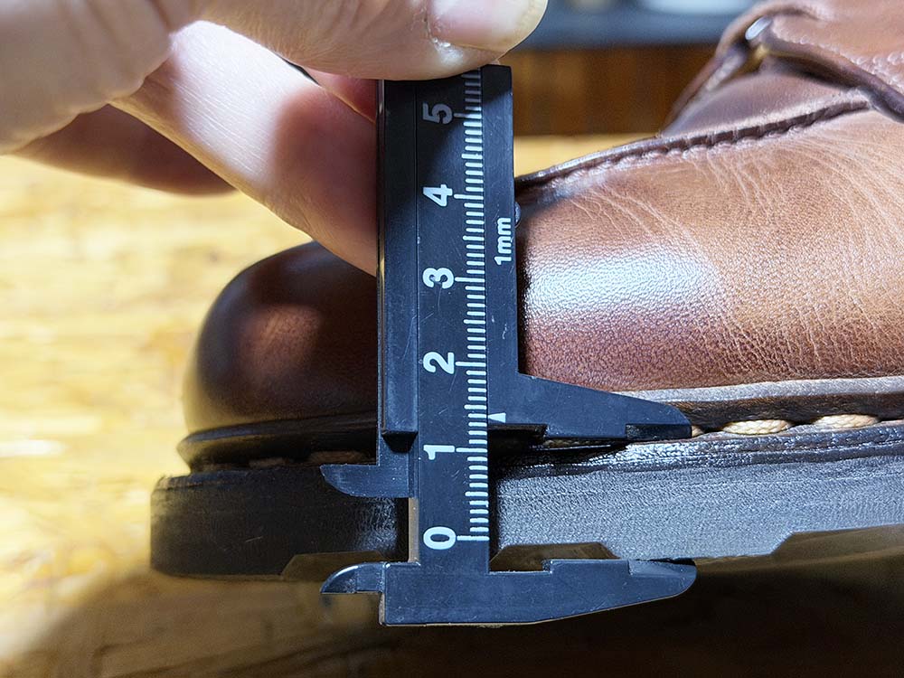 ④ アウトソール厚（実測：デカタグ14mm）