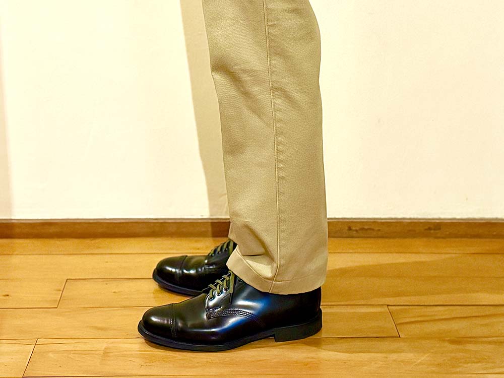 サンダース ミリタリーダービー 細身スラックス コーデ 着用 通勤 きれいめ 革靴
