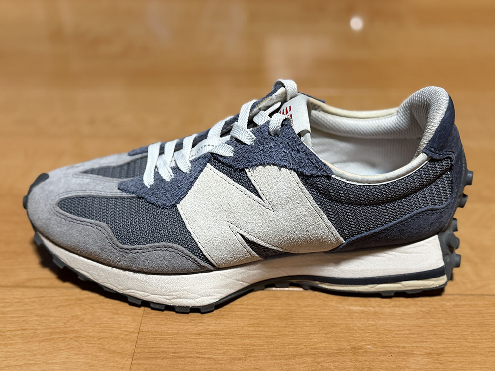 ニューバランス327のサイドシルエット