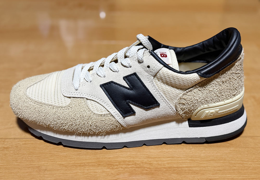 ニューバランスM990のサイドシルエット